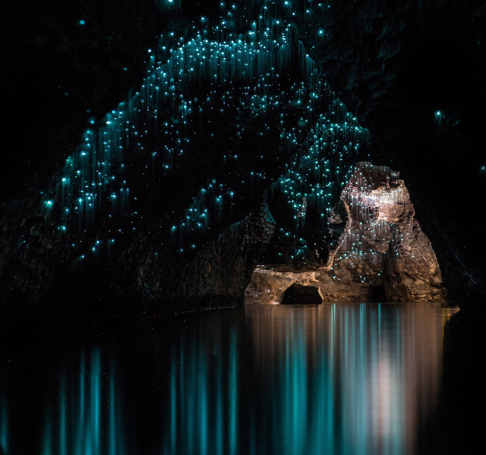 Waitomo Glowworm Caves glow