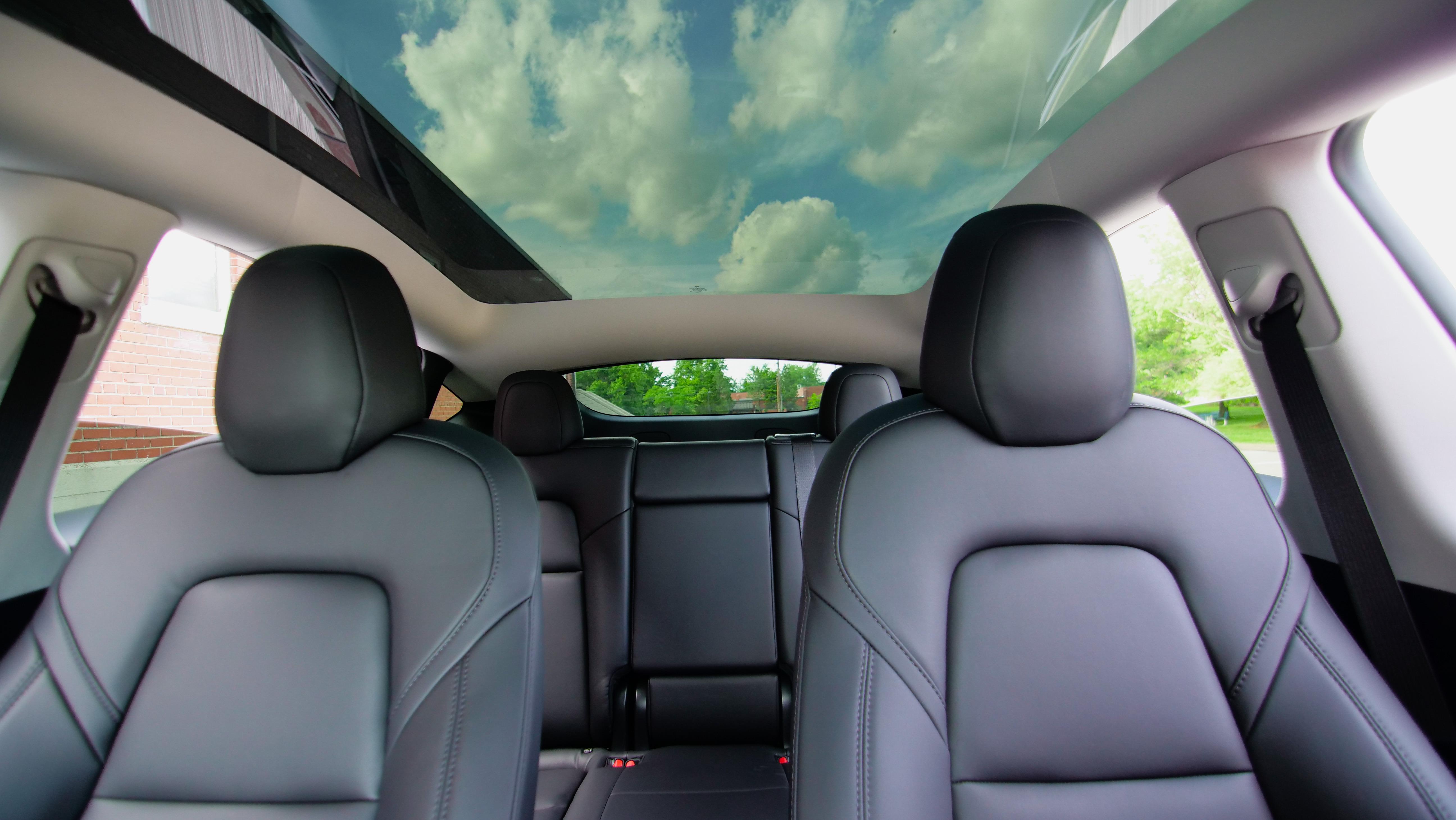 Model Y panoramic glass roof