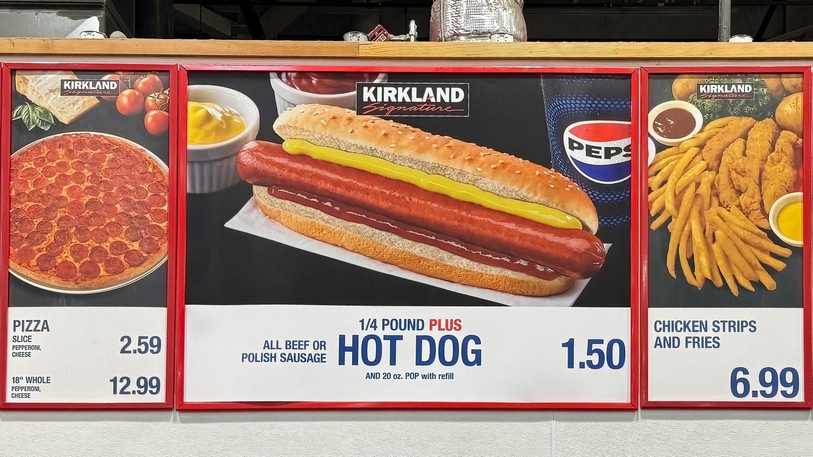 Costco warehouse club hot dog