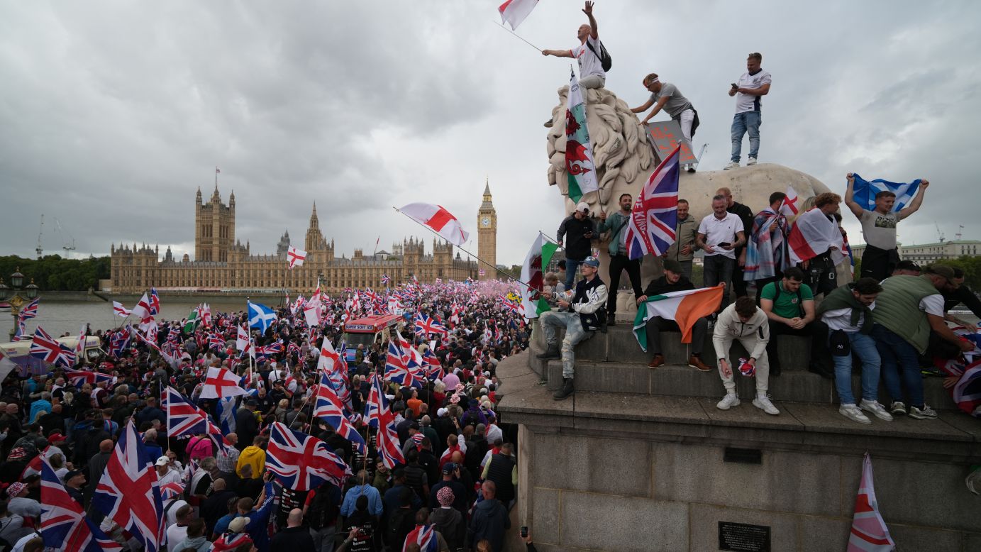 European Far-Right Pushes for ICE-Style Immigration Police