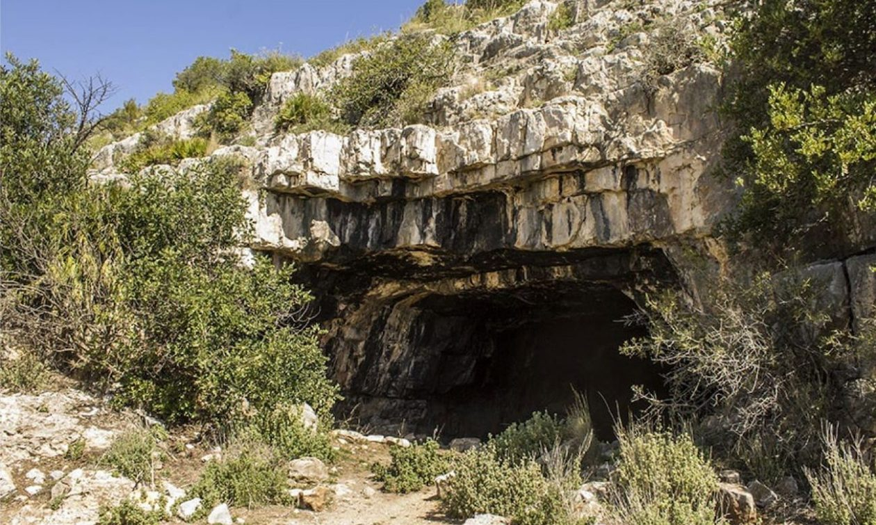 Cova Budiño cave