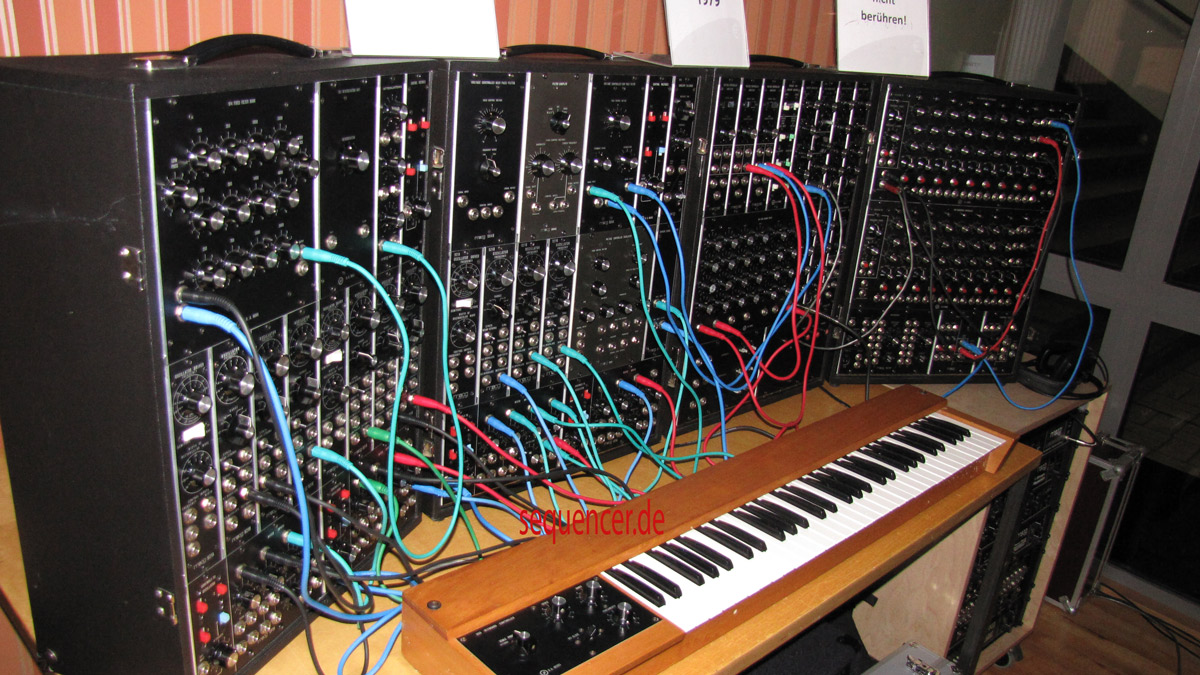 modular analog synthesizer
