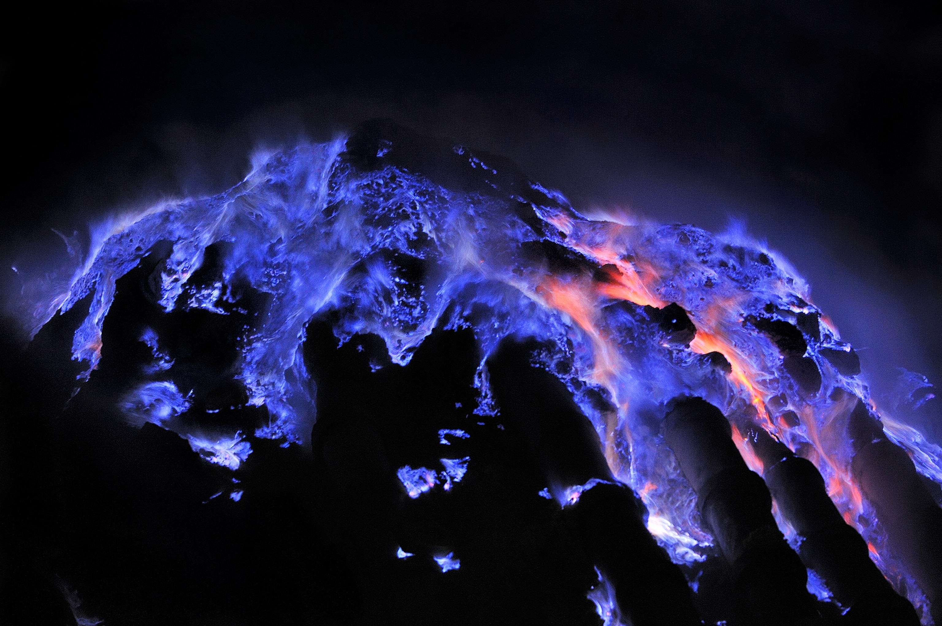 Blue flame sulfur combustion