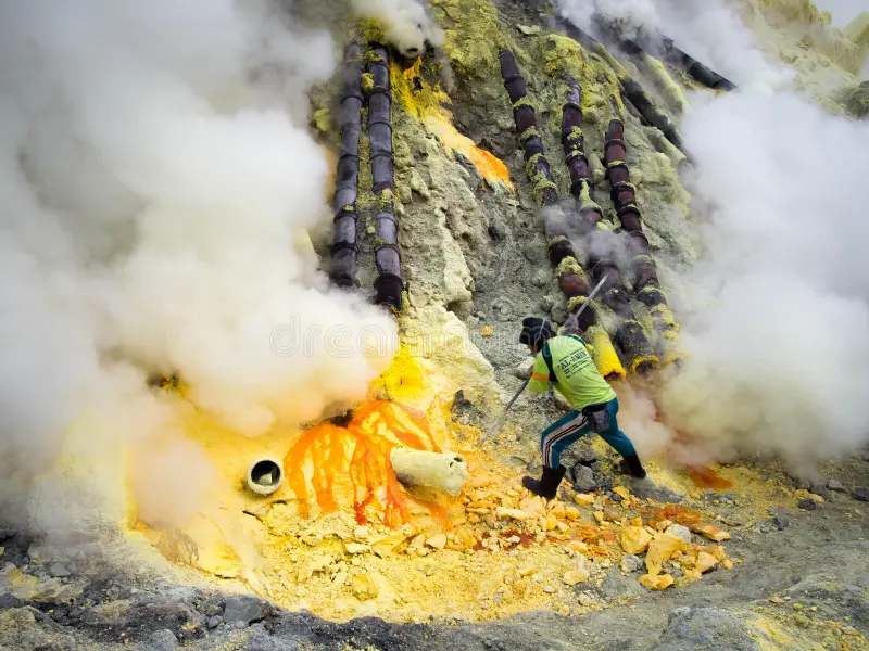 Sulfur miners Indonesia