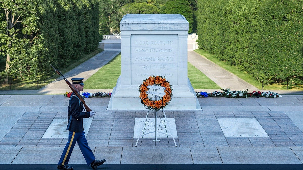 Unknown soldier tomb