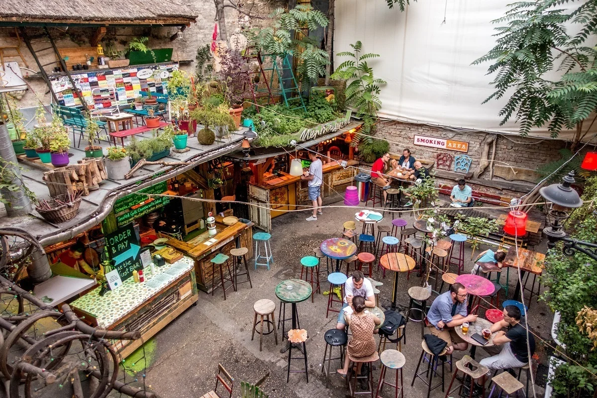 Jewish Quarter ruin pubs