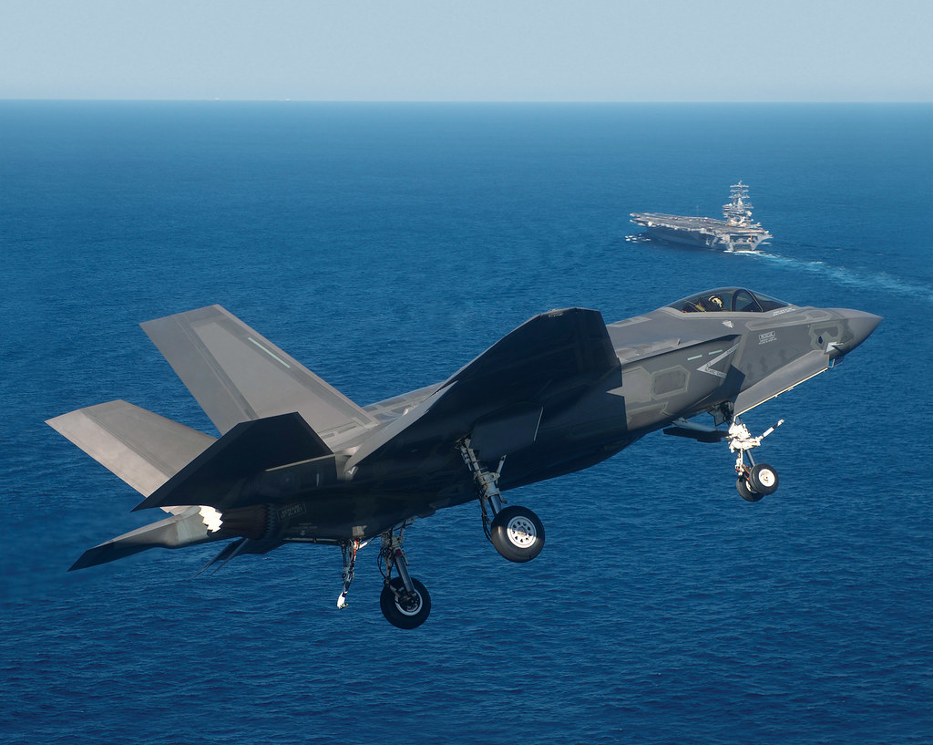 F-35C carrier landing