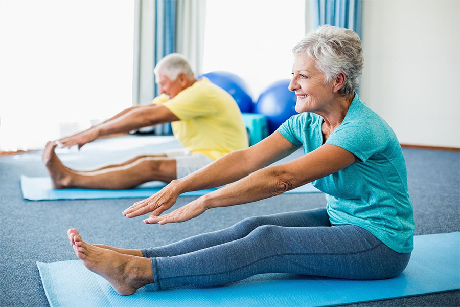 older adults stretching and mobility