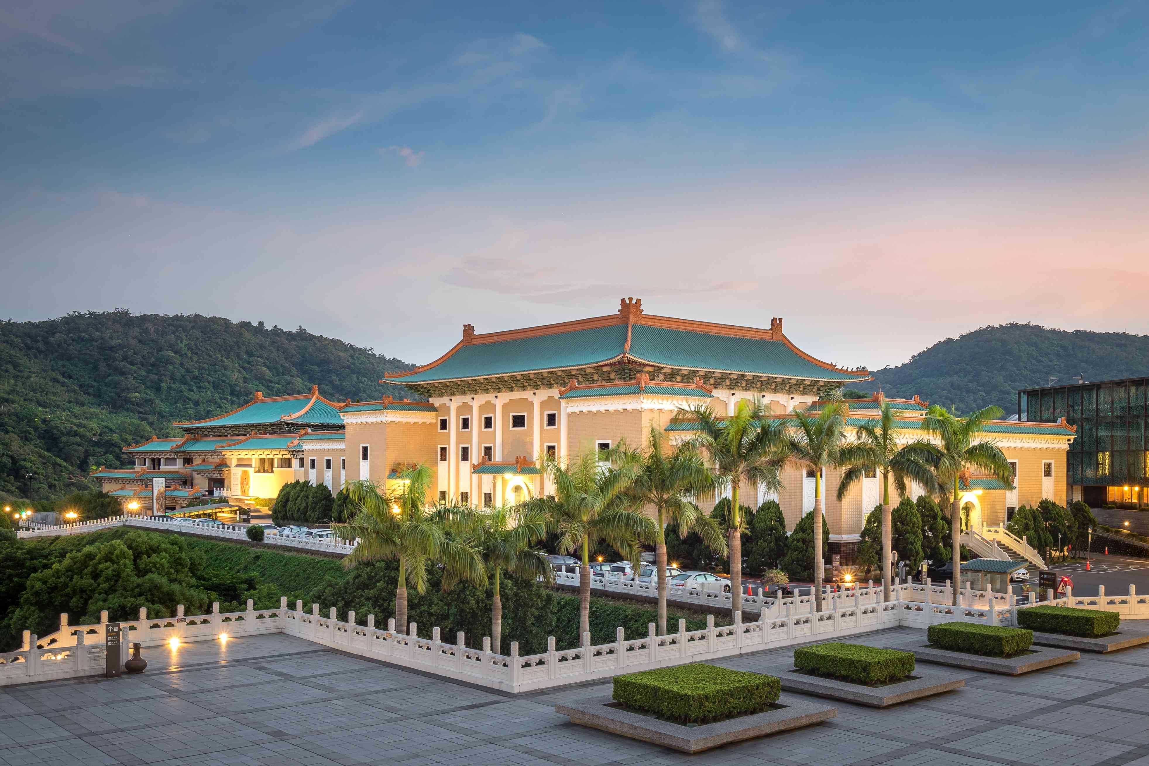 The World's Largest Collection of Chinese Artifacts — in Taiwan